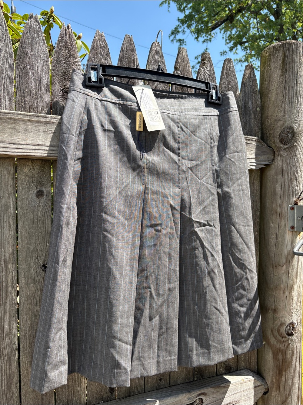 Bensussan Milano size 44 gray pleated skirt. NWT!!